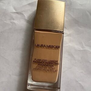 Laura Mercier Flawless Lumière Foundation - Tan